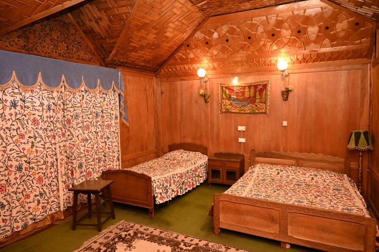 Hotel Kings Houseboats Srīnagar Esterno foto