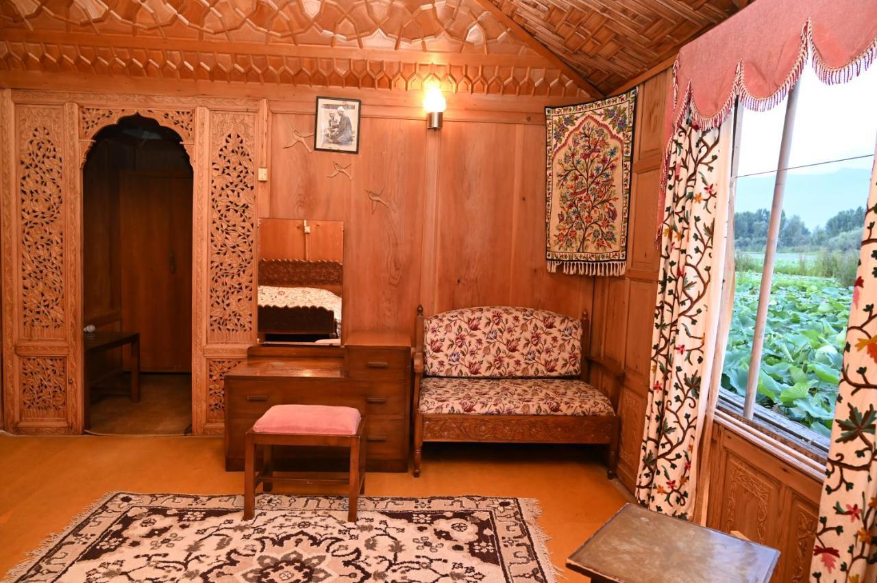 Hotel Kings Houseboats Srīnagar Esterno foto