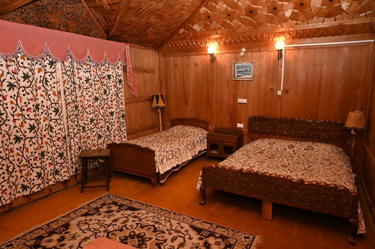 Hotel Kings Houseboats Srīnagar Esterno foto