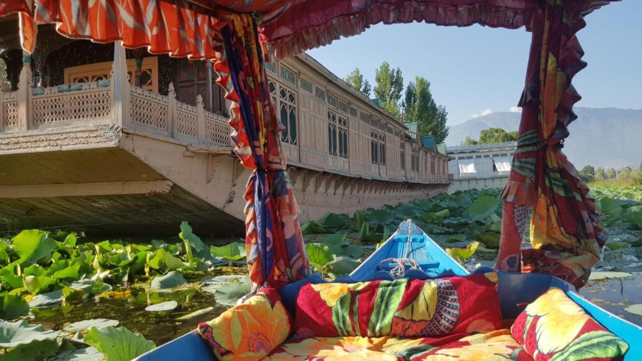 Hotel Kings Houseboats Srīnagar Esterno foto