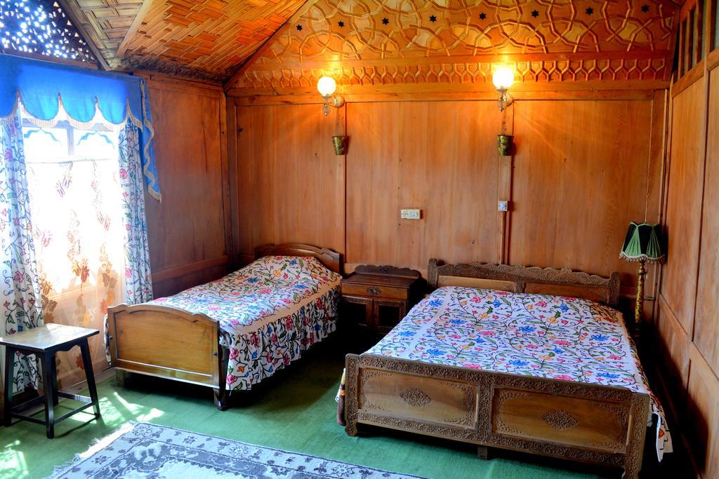 Hotel Kings Houseboats Srīnagar Camera foto