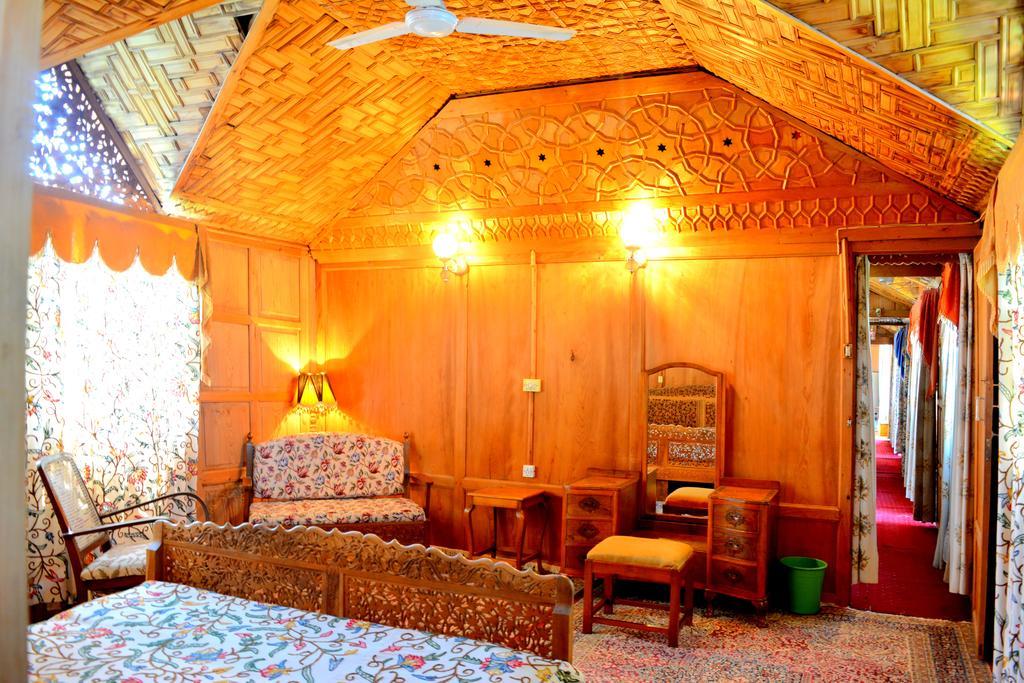Hotel Kings Houseboats Srīnagar Camera foto
