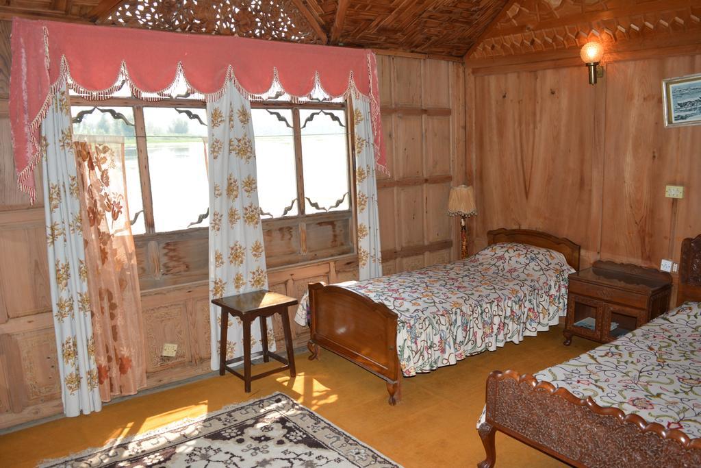 Hotel Kings Houseboats Srīnagar Camera foto
