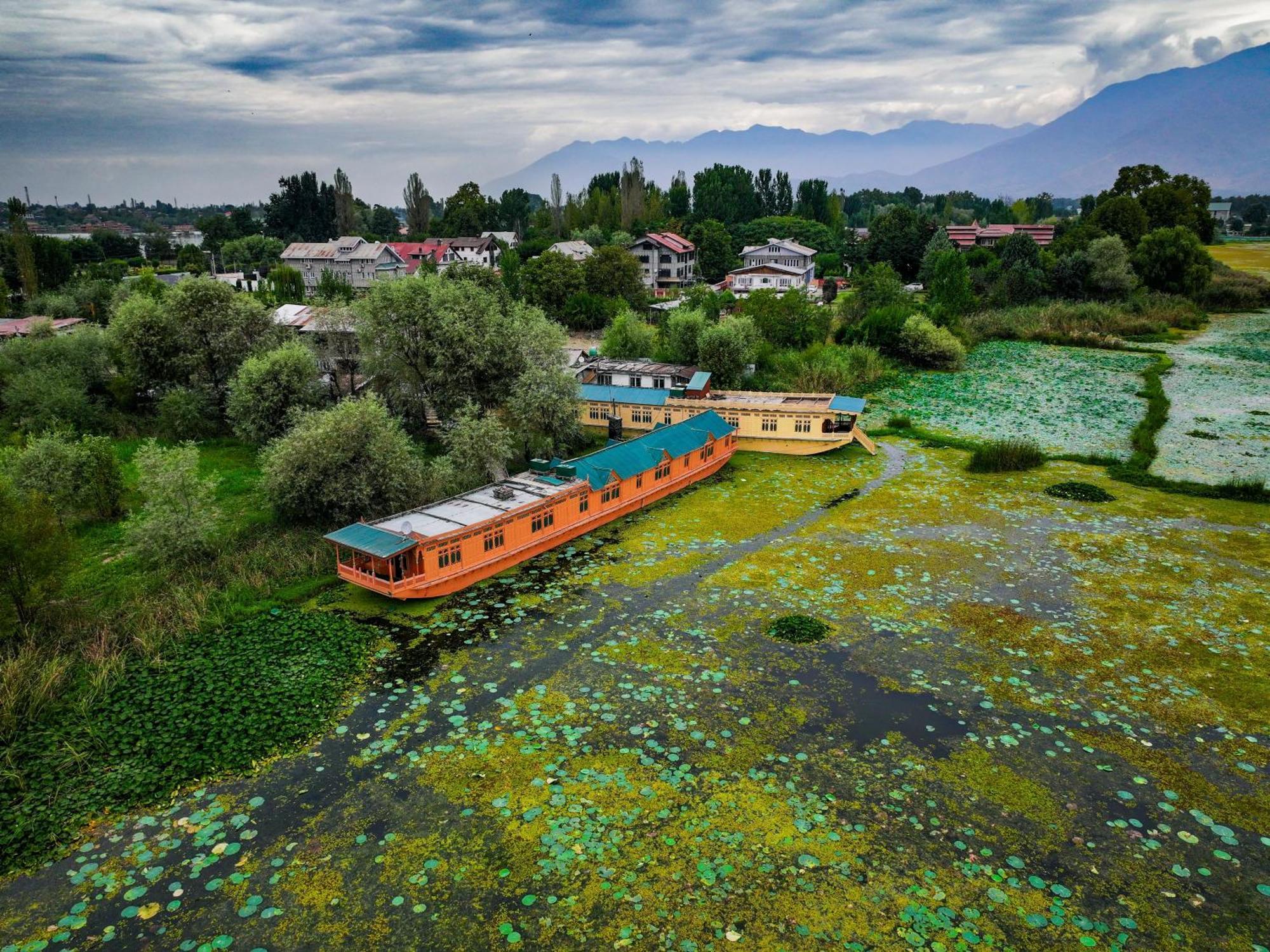 Hotel Kings Houseboats Srīnagar Esterno foto