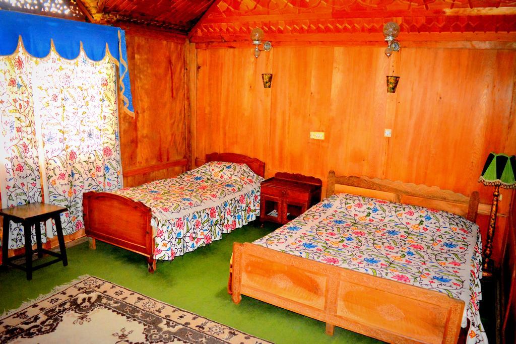 Hotel Kings Houseboats Srīnagar Camera foto
