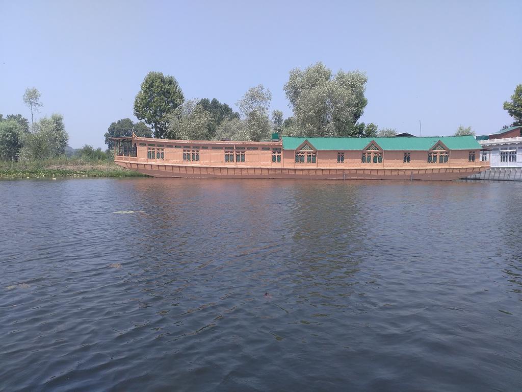 Hotel Kings Houseboats Srīnagar Esterno foto